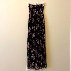Sleeveless Lace Maxi Dress